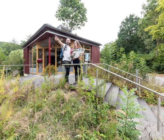 Aufbruch nach der Beratung im Infopunkt, © Eifel Tourismus GmbH, AR-shapefruitAG