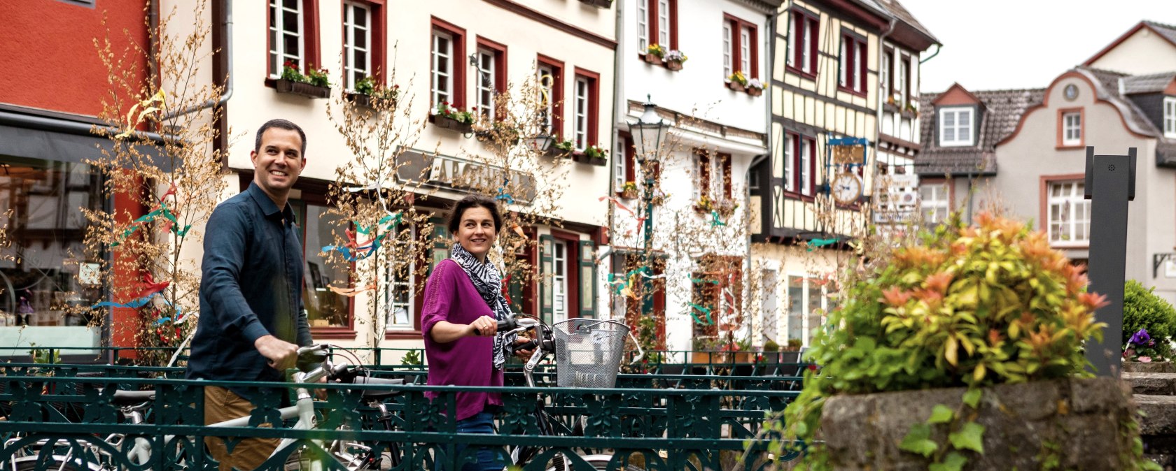 Der Erft-Radweg führt durch Bad Münstereifel mit seinem City-Outlet, © Tourismus NRW e.V.