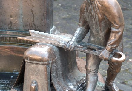 Tuchmacherbrunnen auf dem Monschauer Maktplatz, © Monschau-Touristik