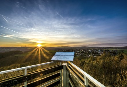 Das perfekte Finale eines tollen Wandertages: Die Aussicht vom Krawutschketurm, © Andy Holz - huertgenwaldwetter.de