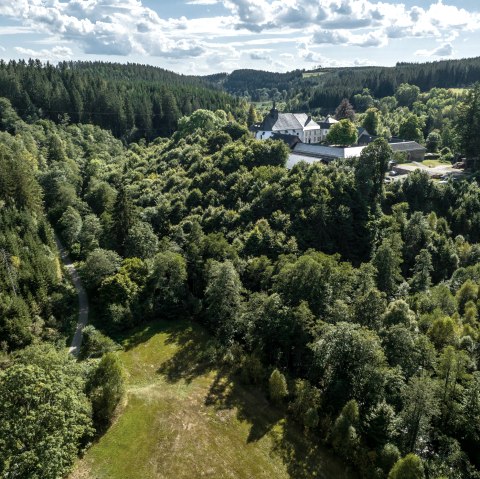 Kloster Reichenstein aus der Ferne, © Eifel Tourismus GmbH, Dennis Stratmann