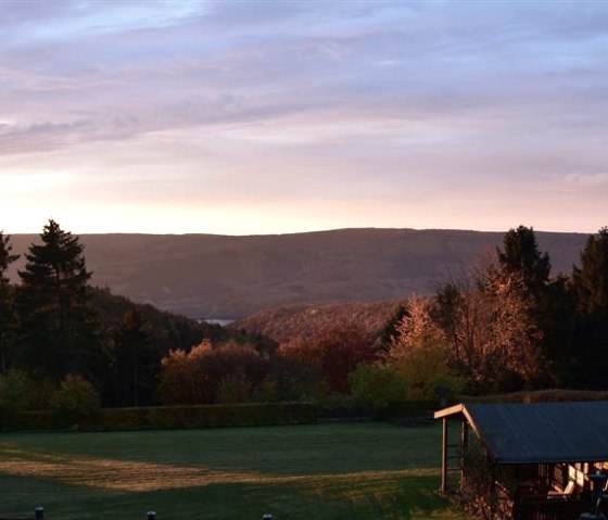 Sonnenaufgang im Herbst, © seeblick-eifel.de