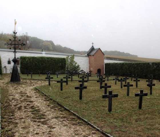 De begraafplaats op het terrein van de abdij