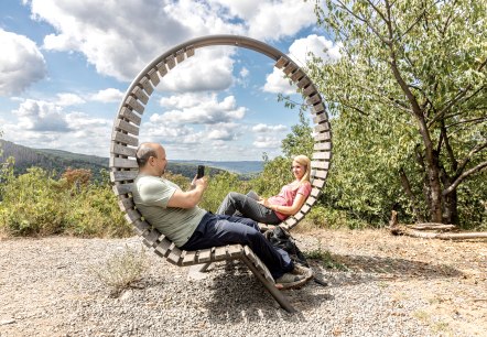 Nimm Platz im Eifel-Loop auf dem Meuchelberg, © Eifel Tourismus GmbH, AR-shapefruitAG