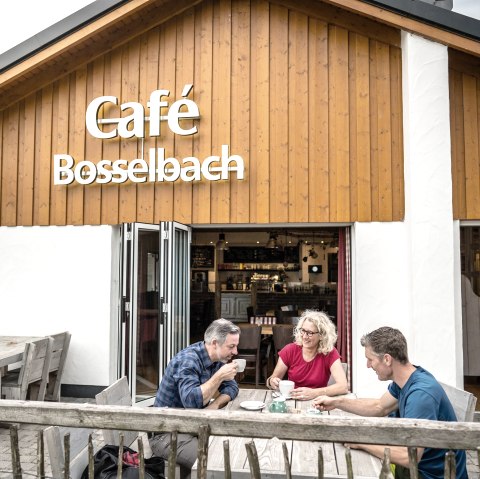 Het is gezellig in Café Bosselbach, © Kreis Düren | Dennis Stratmann