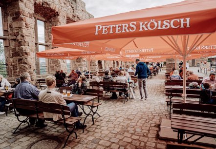 Gemütliche Atmosphäre im Biergarten, © Burgrestaurant Nideggen