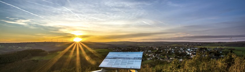 Das perfekte Finale eines tollen Wandertages: Die Aussicht vom Krawutschketurm, © Andy Holz - huertgenwaldwetter.de