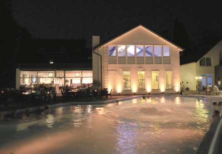 Hotel mit Poolanlage, © Hotel Am Eifelsteig