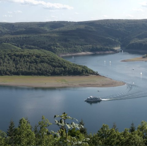 Die Radtour Eifel-Höhen-Route führt am Rursee entlang, © Eifel Tourismus GmbH/P. Jacob