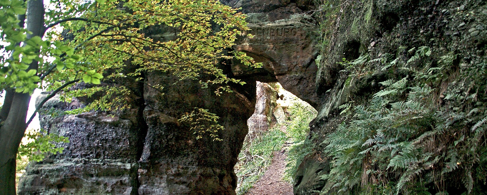 Auf der Buntsandsteinroute stößt man auf das Hindenburg Tor, © Ulrich Laube