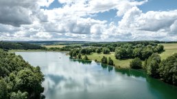 Uitzicht op het meer van Freilingen, © Eifel Tourismus GmbH, Dennis Startmann-gefördert durch REACT-EU