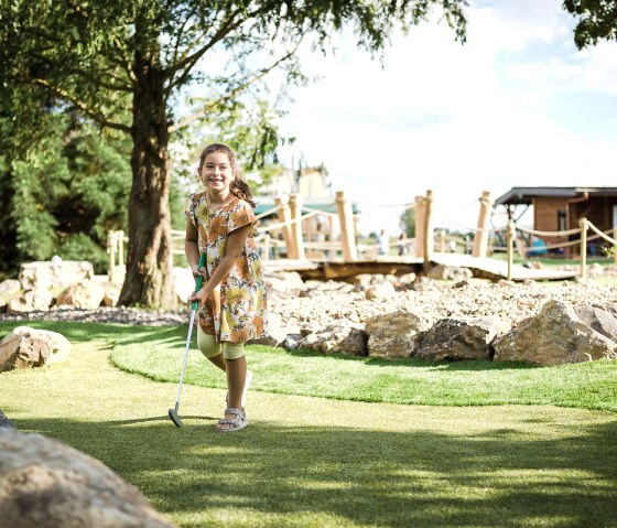 Spaß beim Minigolf, © Sebastian Lehmann, L-S-Photographie.de