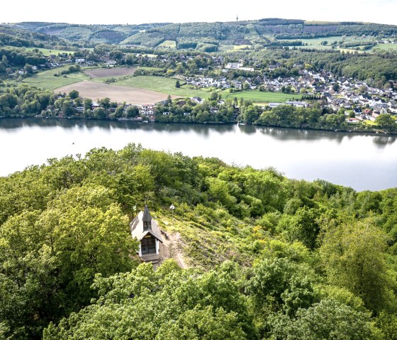 Waldkapelle und Stausee Obermaubach, © Dennis Stratmann | Grünmetropole e.V.