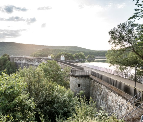 Blick auf die Staumauer der Urfttalsperre, © Eifel Tourismus GmbH, Dominik Ketz