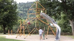 Spielplatz Einruhr Kletterpyramide, © Eifel Tourismust GmbH, Tobias Vollmer