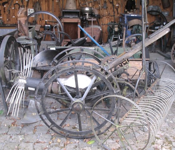 Historisches Gerät in der Uraalt Scholl, © Heimatverein Mützenicht