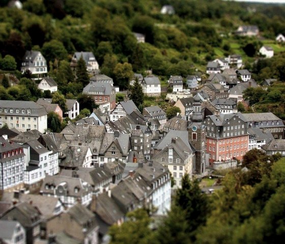 blick-auf-monschau-in-der-eifel