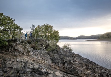 Radfahren entlang des Rursees in der Eifel, © Dennis Stratmann | Grünmetropole e.V.