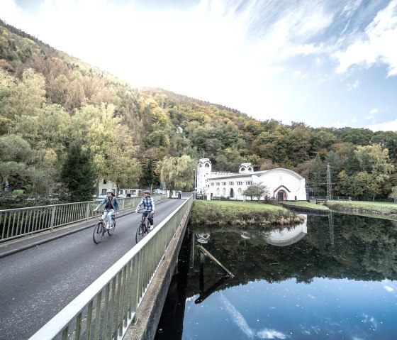 RurUfer Radweg vorbei am Kraftwerk Heimbach, © Kreis Düren Stratmann