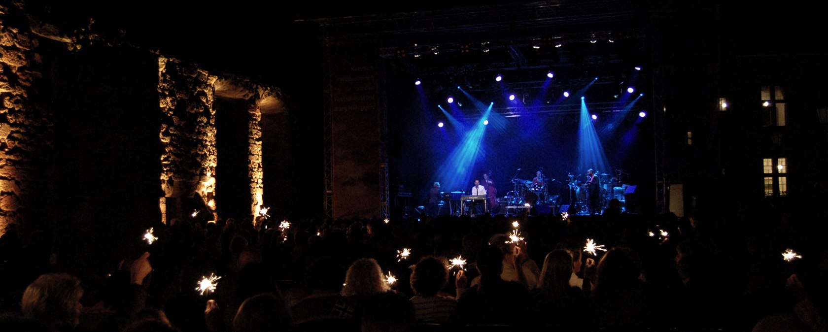 Eine besondere Atmosphäre haben die Konzerte auf der Burg Nideggen., © Kreis Düren