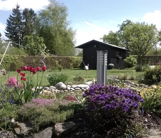 Blick von Terrasse in den Garten, © Ferienwohnung Zur Buche